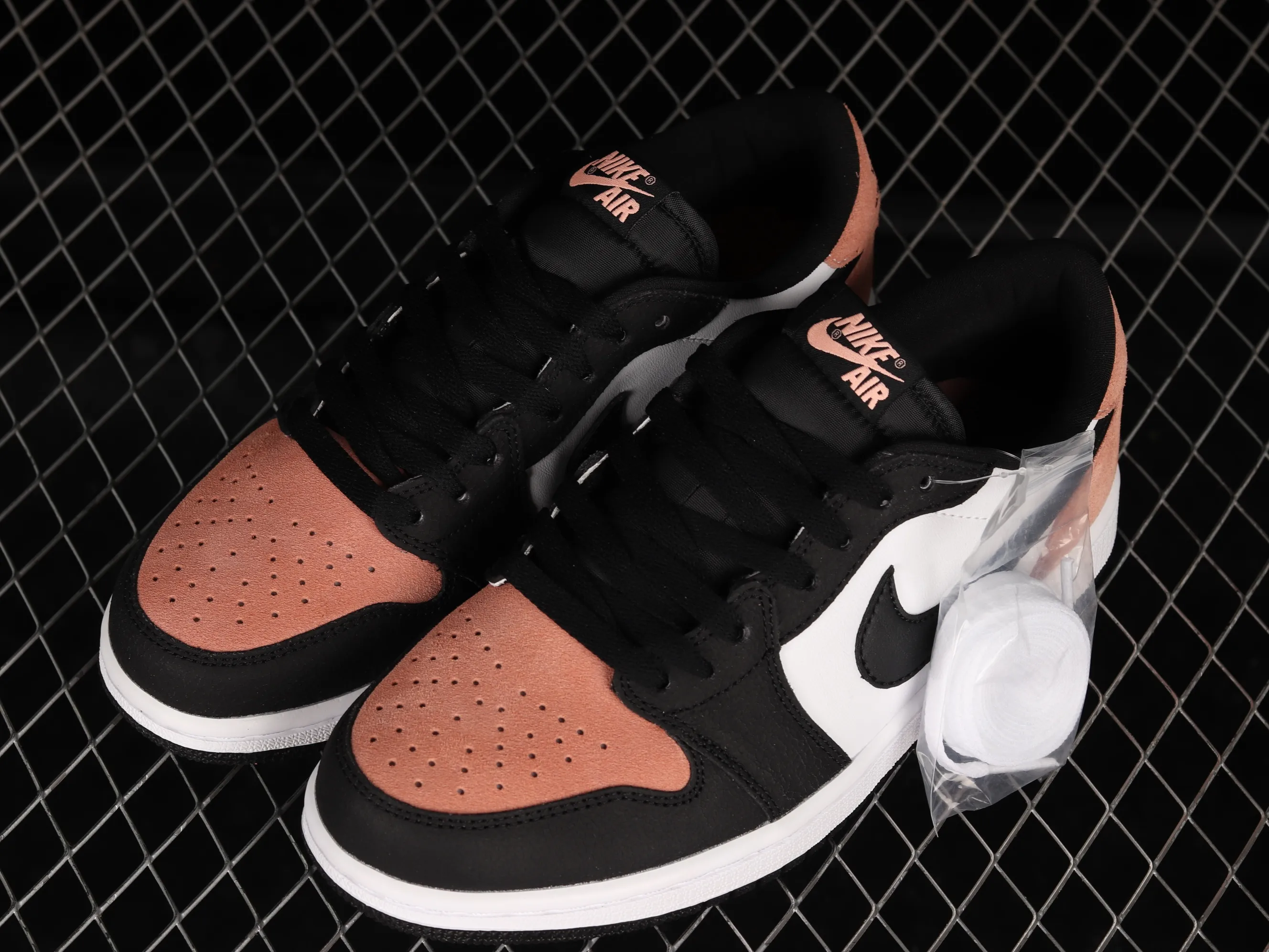 All categories Air Jordan Jordan series basketball shoes Air Jordan 1 Low Air Jordan 1 Low OG "Bleached Coral" AJ1 Joe 1 black powder cultural basketball shoes CZ0790-061